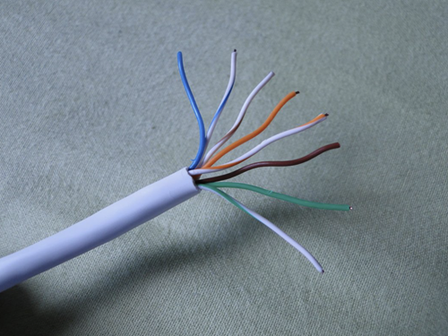 Passo 2 - alinhar os fios na sequência de cores